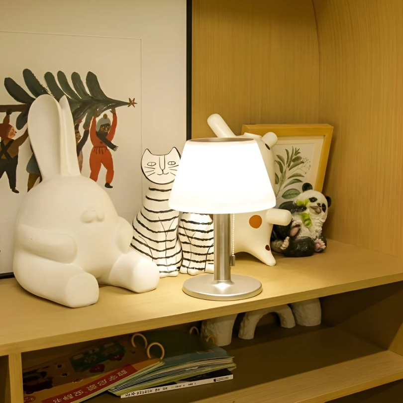 Elegantní Solární Stolní Lampa – Styl a Raffinovanost