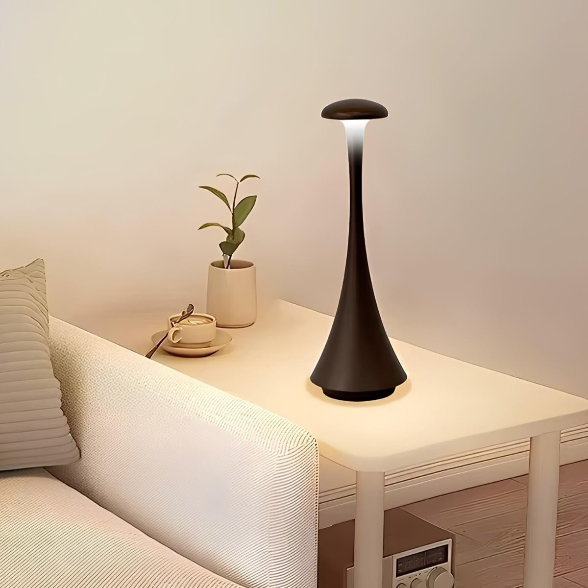 Stolní lampa Elancé – elegance a modernita