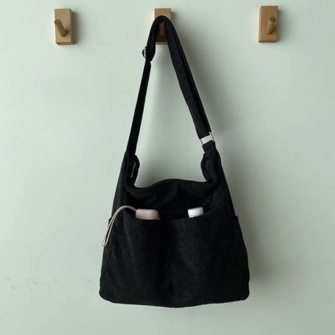 Saco de Ombro em Lona Cotelê – Estilo Descontraído e Elegante