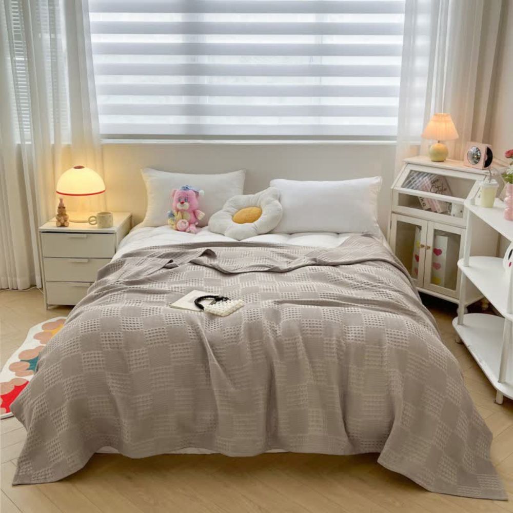 Luxury Quilted Blanket – Cozy Comfort and Natural Elegance