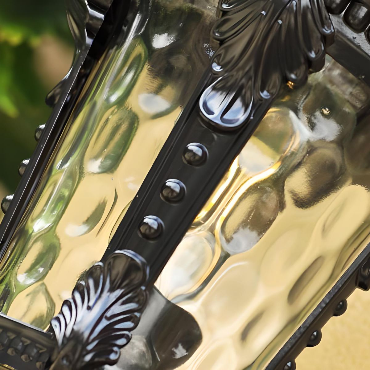 Aplica de perete vintage din sticlă – stil retro și rezistență exterioară