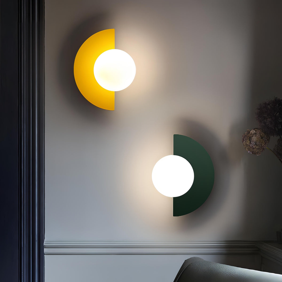 Modern Vägglampa – Halvcirkel Form och Mjuk Belysning 