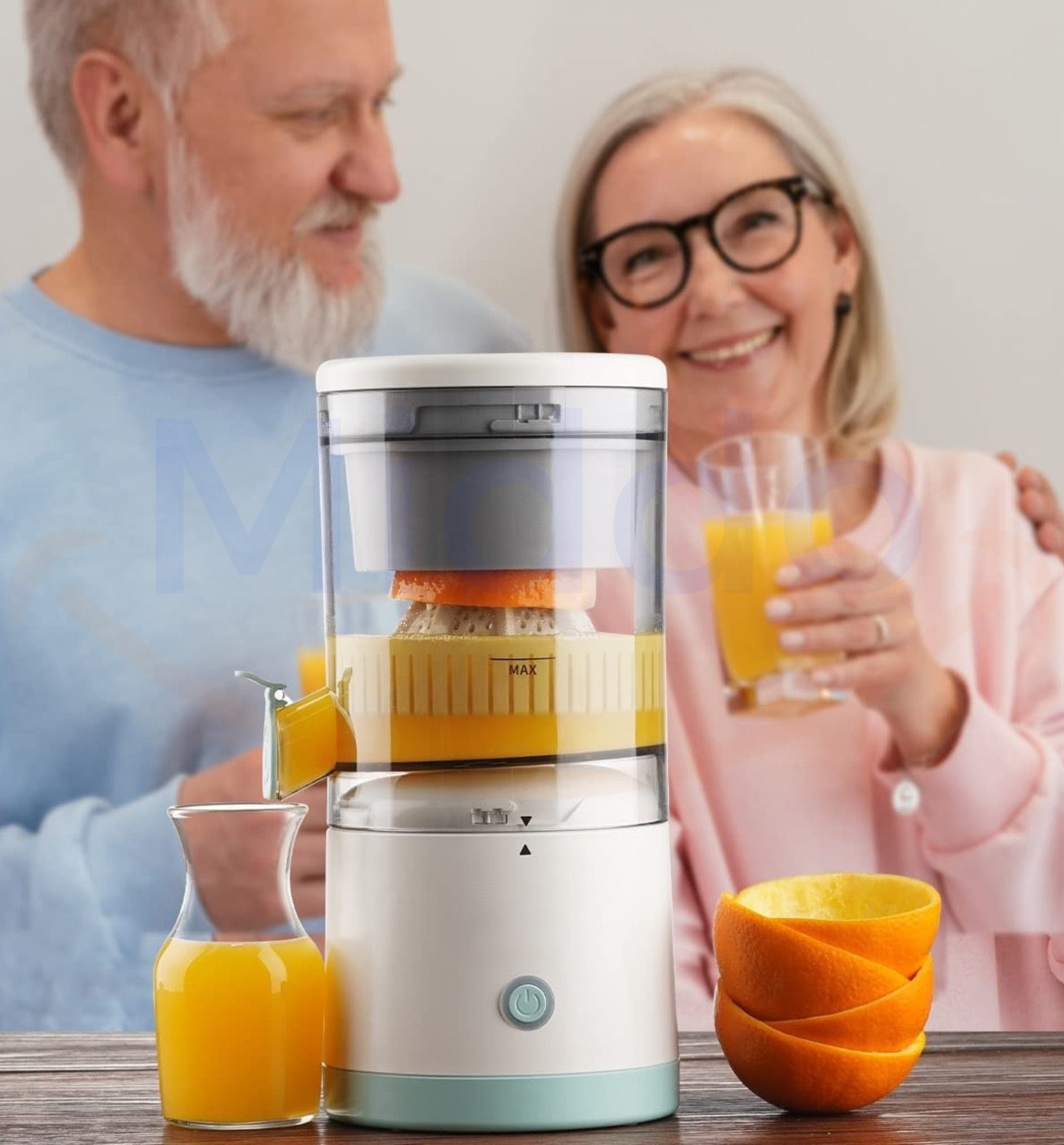 Compact Juice Extractor – Freshness and Flavor at Your Fingertips 