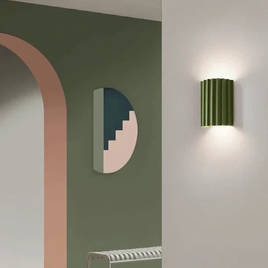 Modern Wall Sconce in Resin – Elegance and Originality 