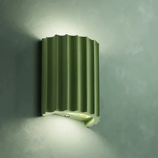 Modern Wall Sconce in Resin – Elegance and Originality 