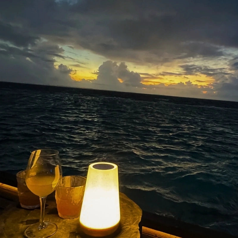 Moderní Noční Lampička – Elegantní A Funkční Design 