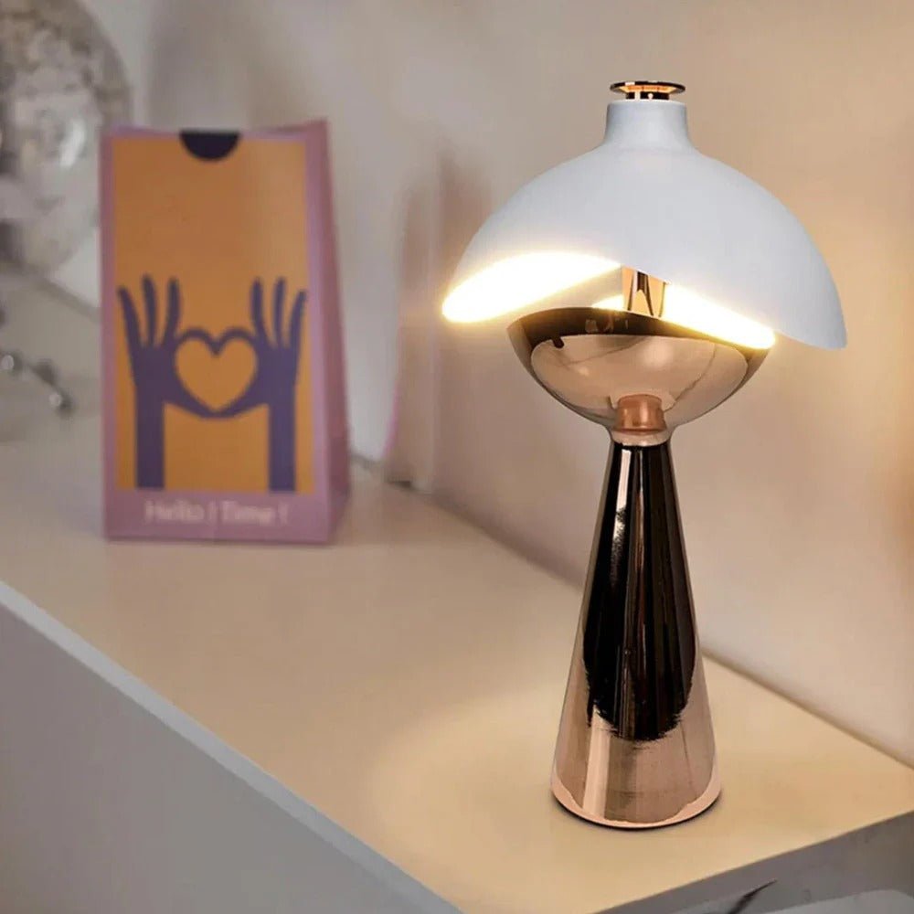 Lámpara De Mesa Esculpida – Elegancia Y Originalidad 