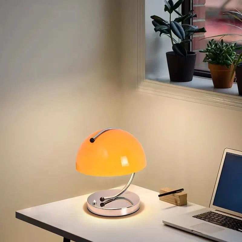 Skandinavisk Stil Bordlampe I Glas – Elegance Og Modernitet 