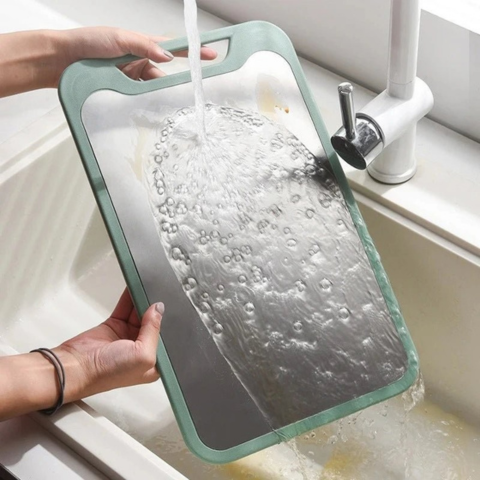 Dvojstranná rezacia doska – univerzálna a ľahko umývateľná 