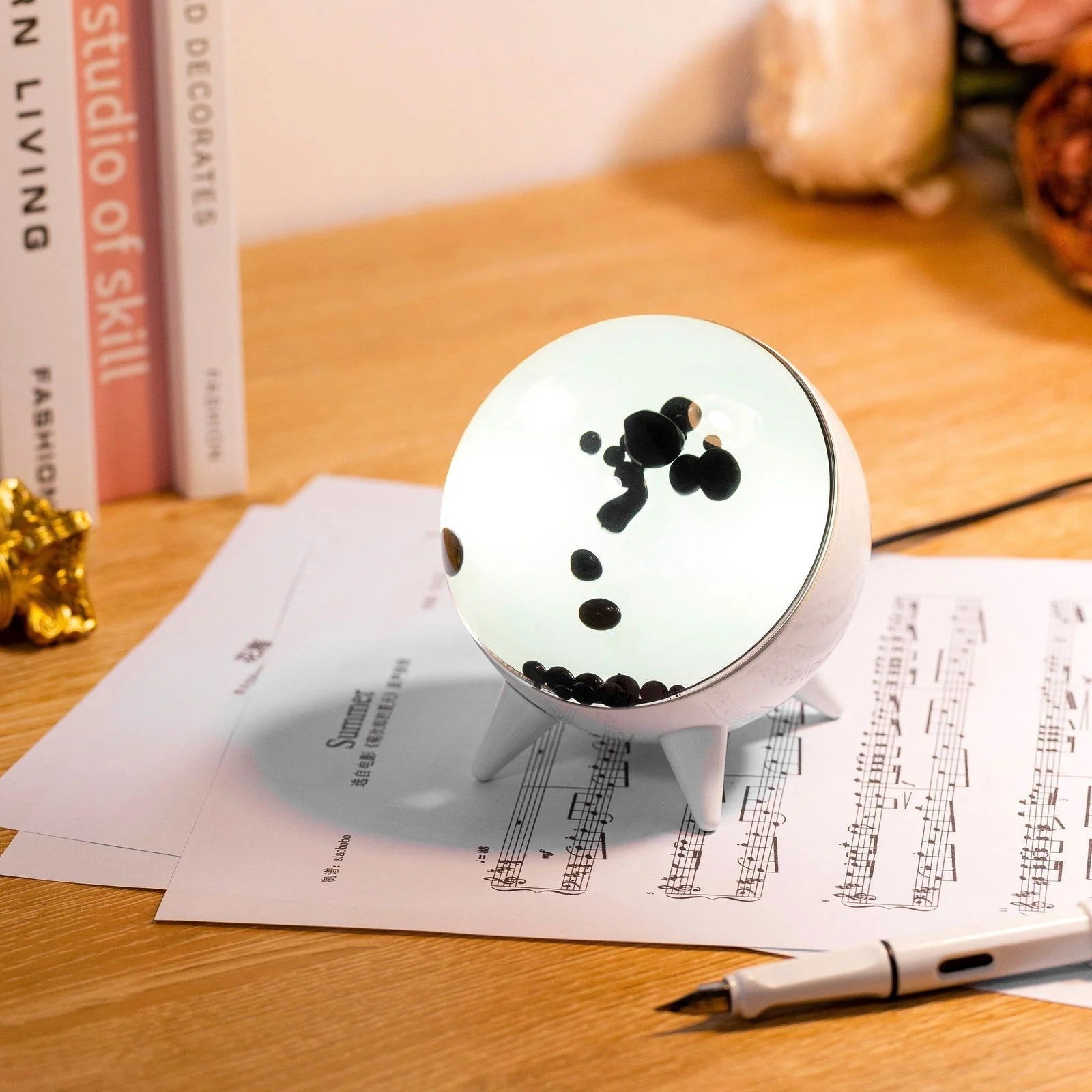 Interaktívna dekoratívna lampa – Hra svetiel a jedinečný dizajn 