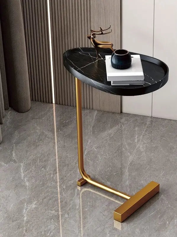 Mobilný bočný stolík - praktický dizajn a moderný duch