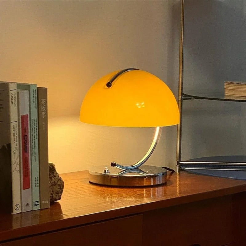 Skandinavisk Stil Bordlampe I Glas – Elegance Og Modernitet 