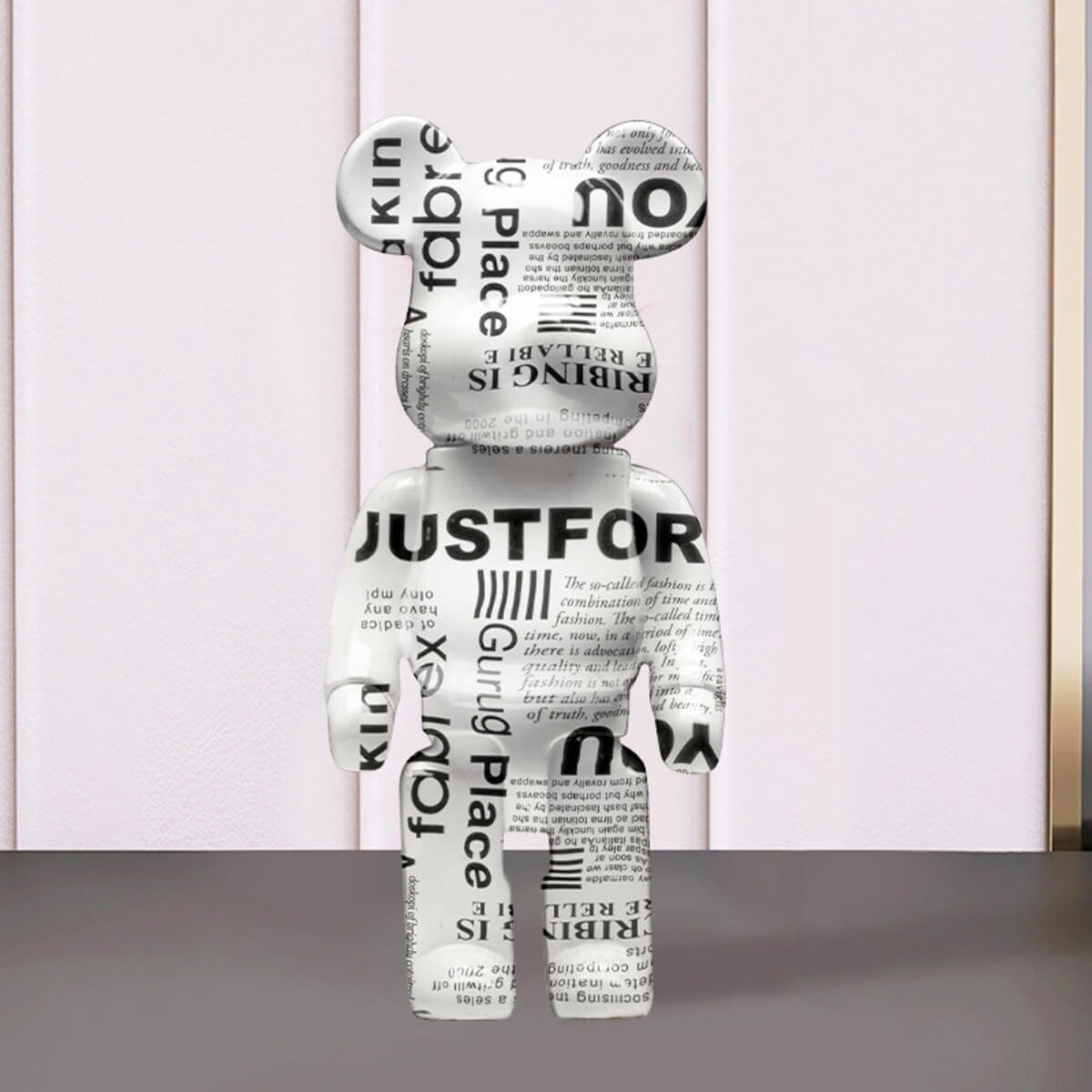 装飾的なグラフィティ彫刻 - 鮮やかな色彩と都会的な精神