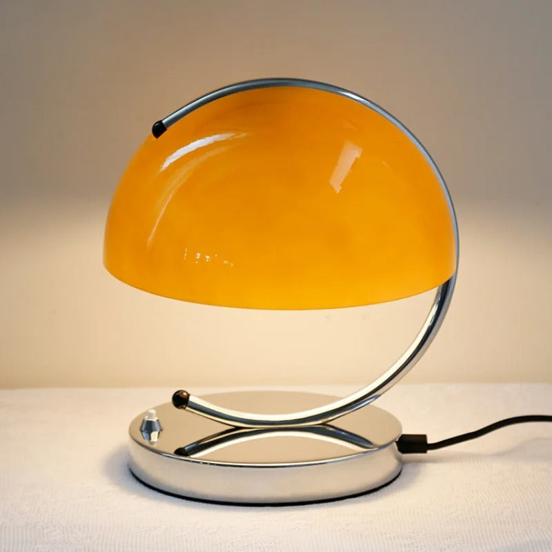Skandinavisk Bordlampe i Glass – Eleganse og Modernitet 