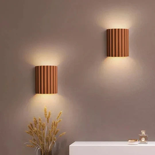 Moderní nástěnné svítidlo z pryskyřice – elegance a originalita 